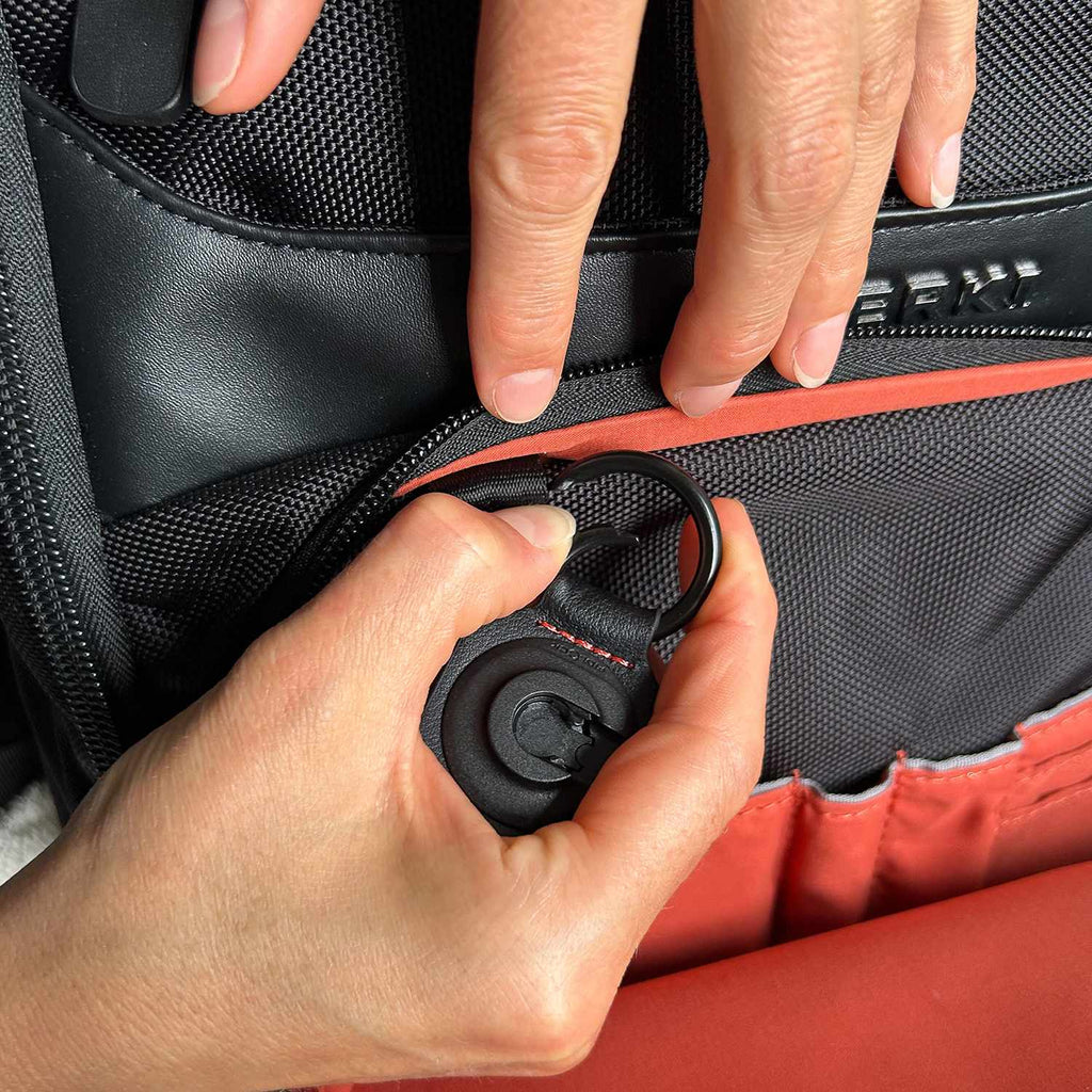 Everki Quick Release Key Chain with FIDLOCK Magnetic Closure Black