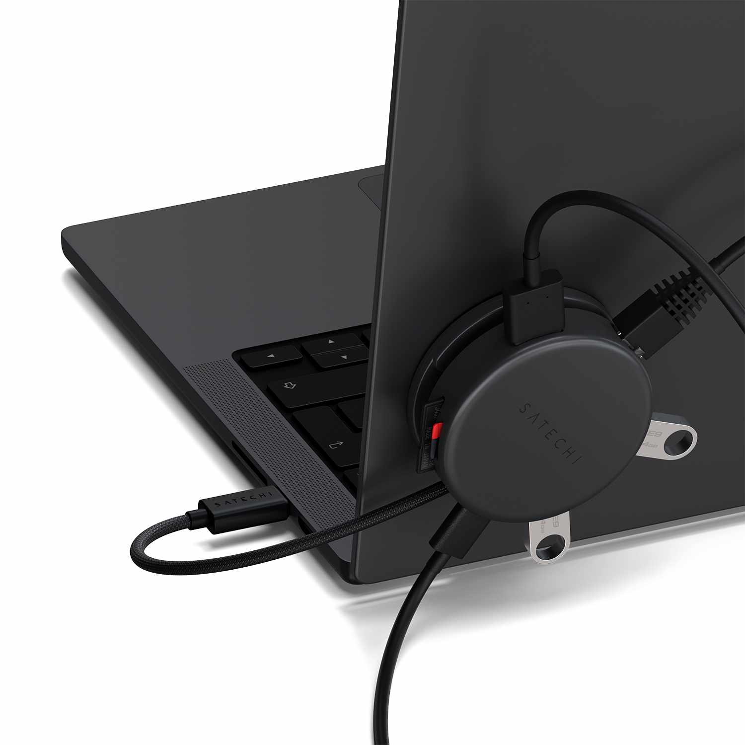 Satechi OntheGo 7-in-1 Multiport Adapter Space Black