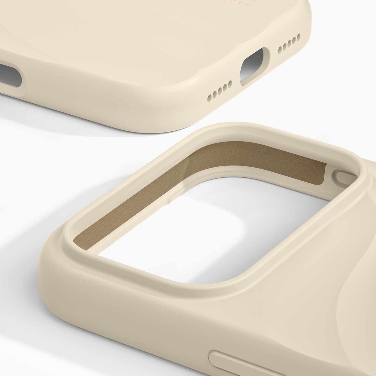 Ideal of Sweden Soft Swirl MagSafe Case Cloud Dancer for iPhone 18 Pro/17 Pro